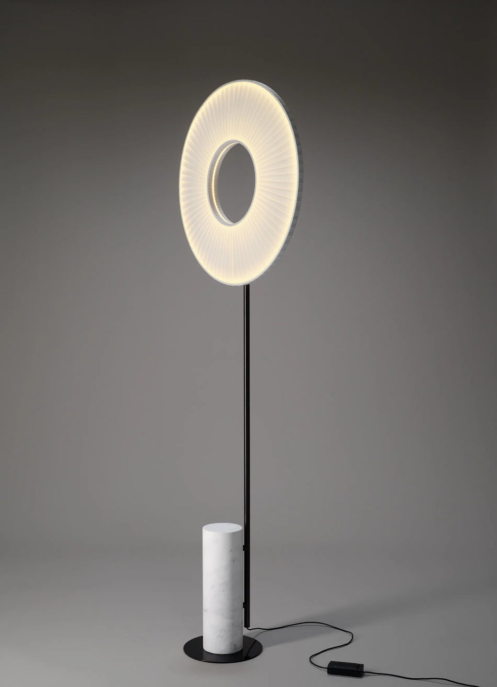 Iris Floor Totem 80