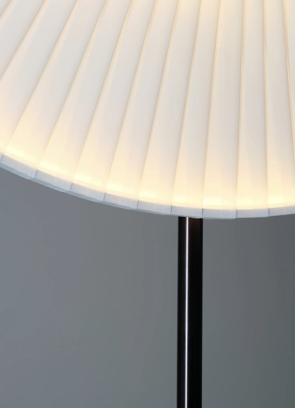 Iris Floor Totem 80