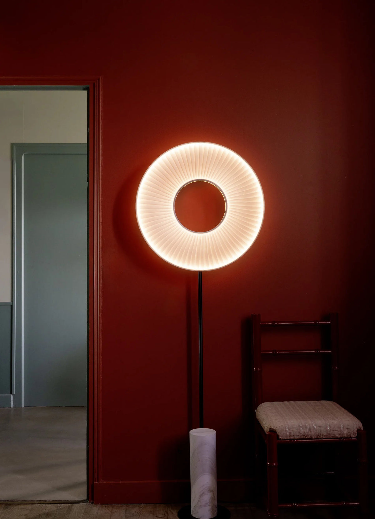 Iris Floor Totem 80