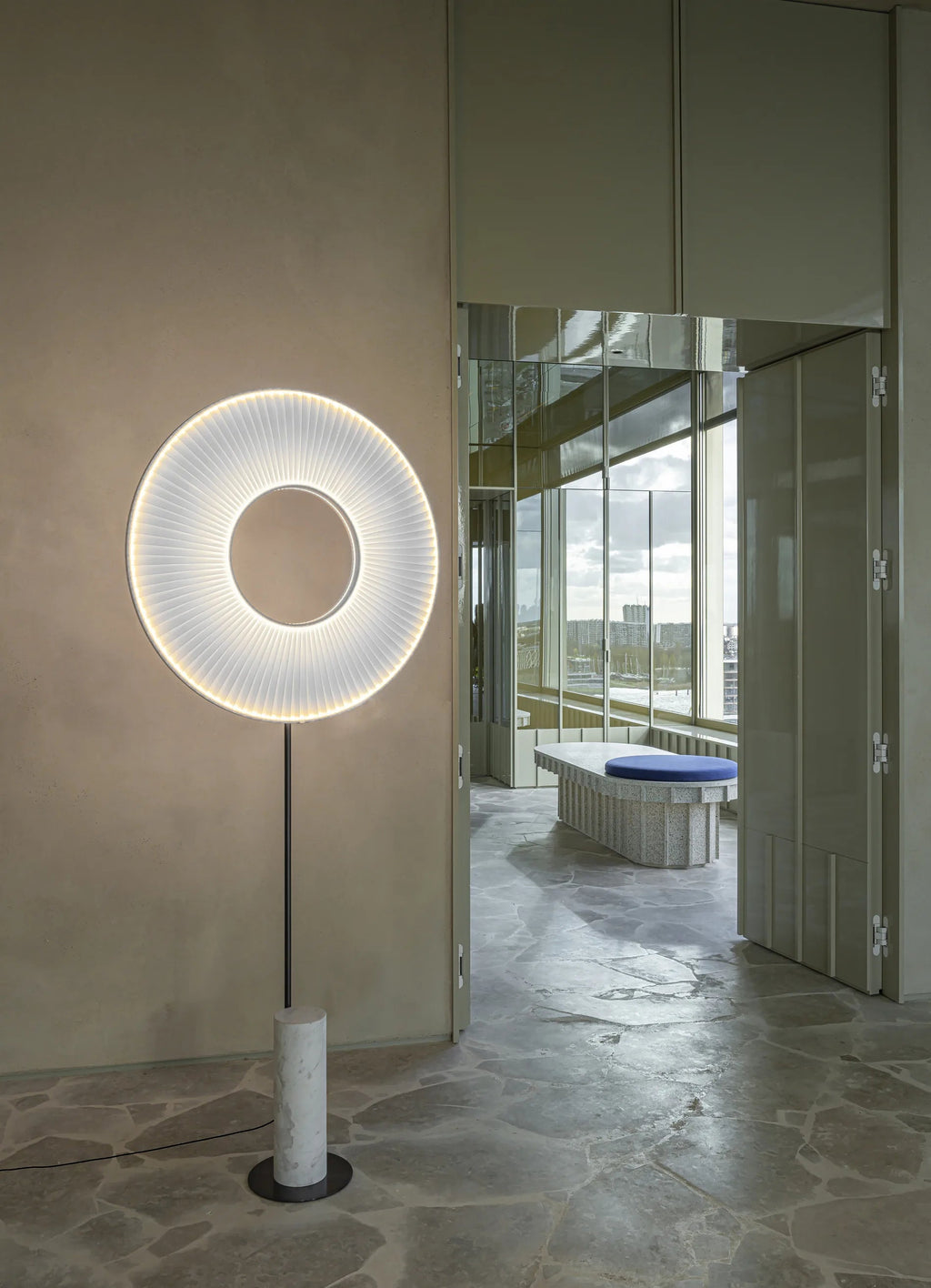 Iris Floor Totem 80
