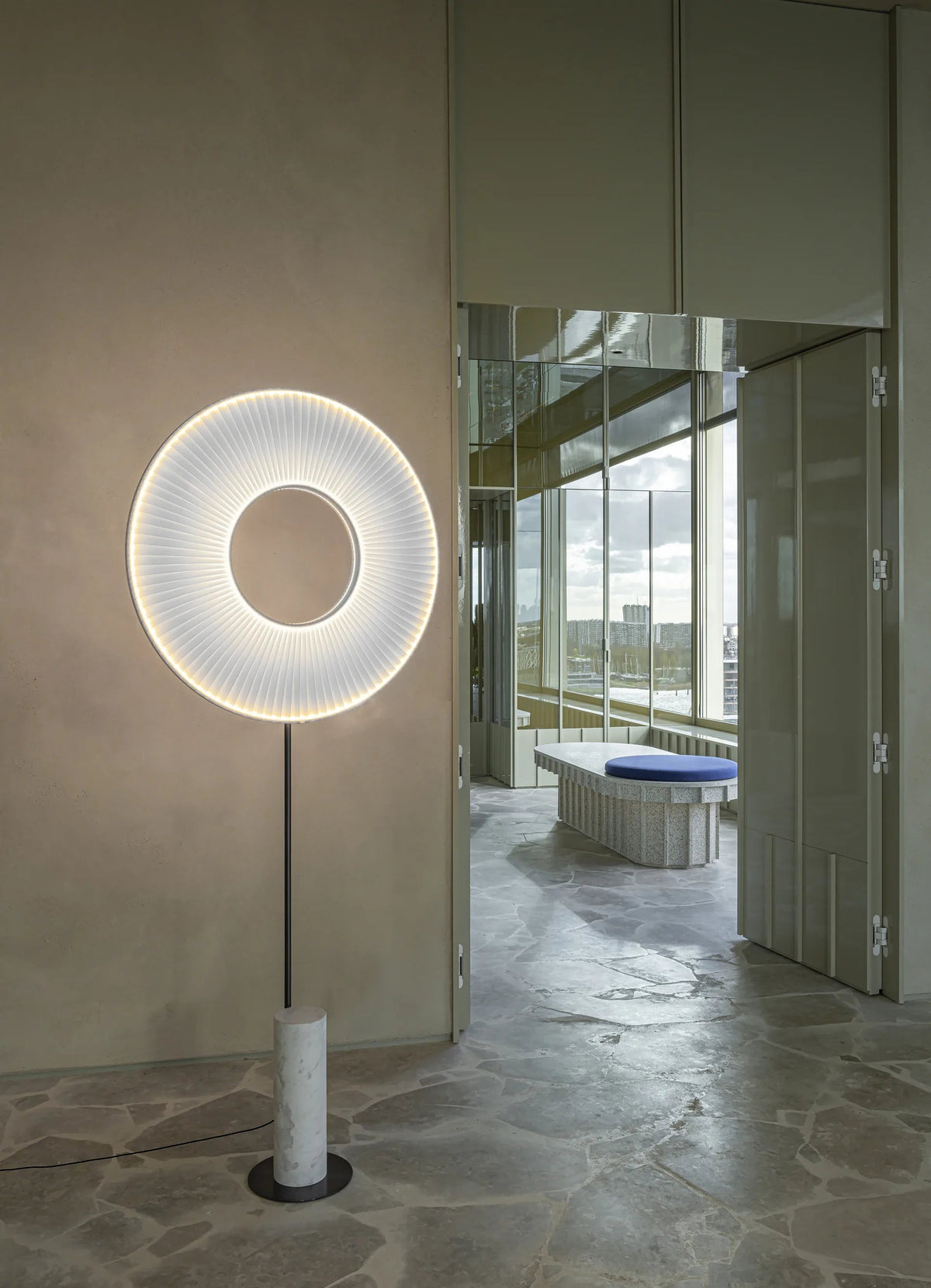 Iris Floor Totem 80