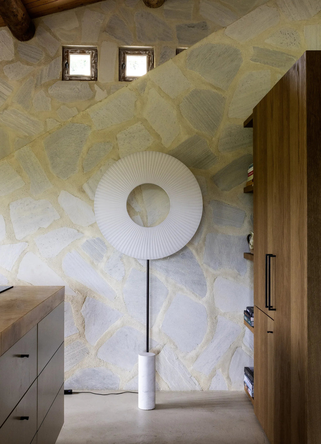 Iris Floor Totem 80