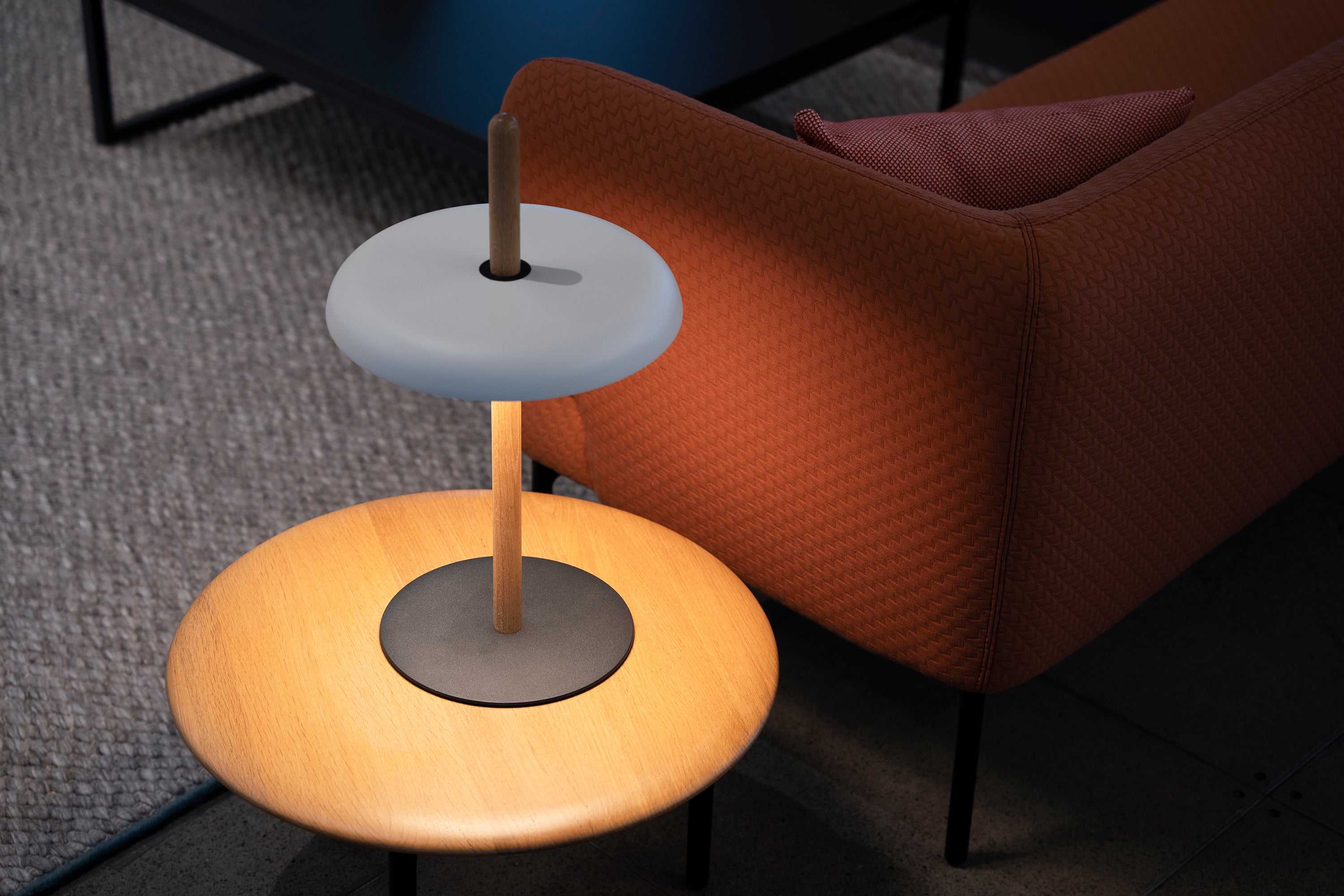 Nivél Table