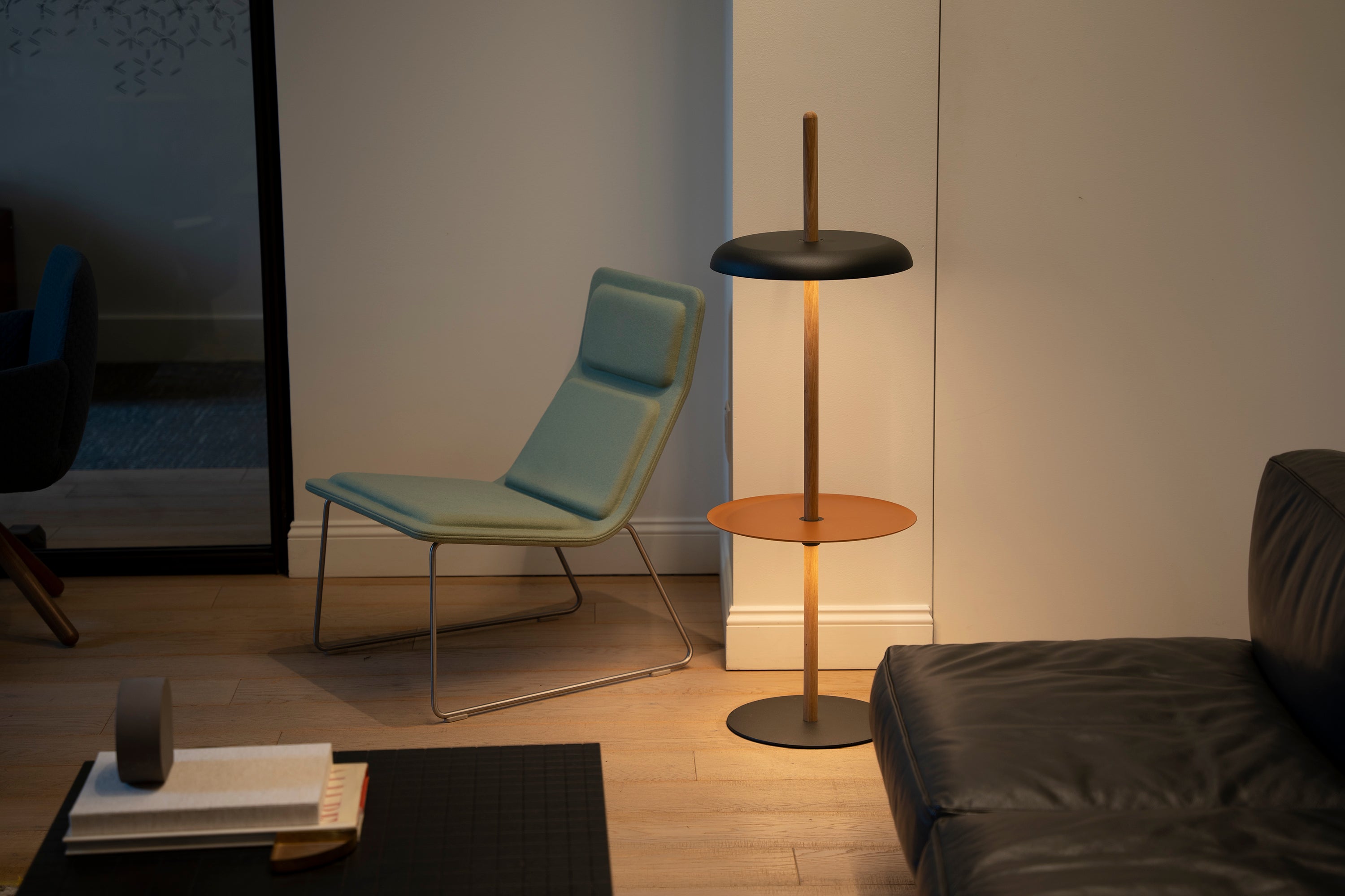 Nivél Table