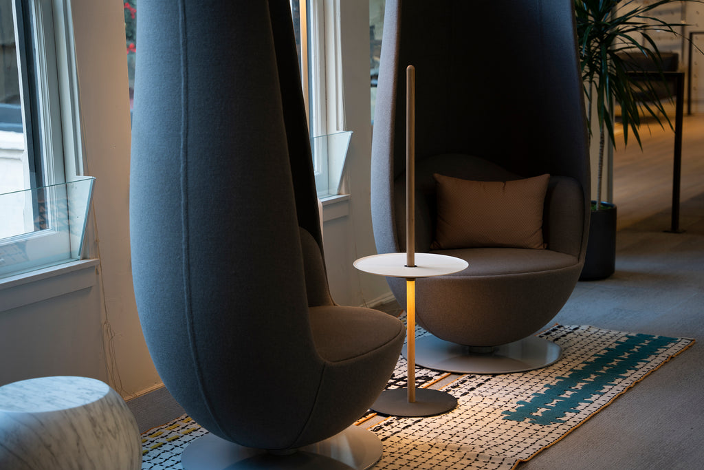 Nivél Table