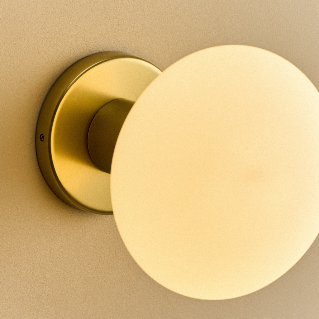 Lochan Wall Light in Brass + Oval
