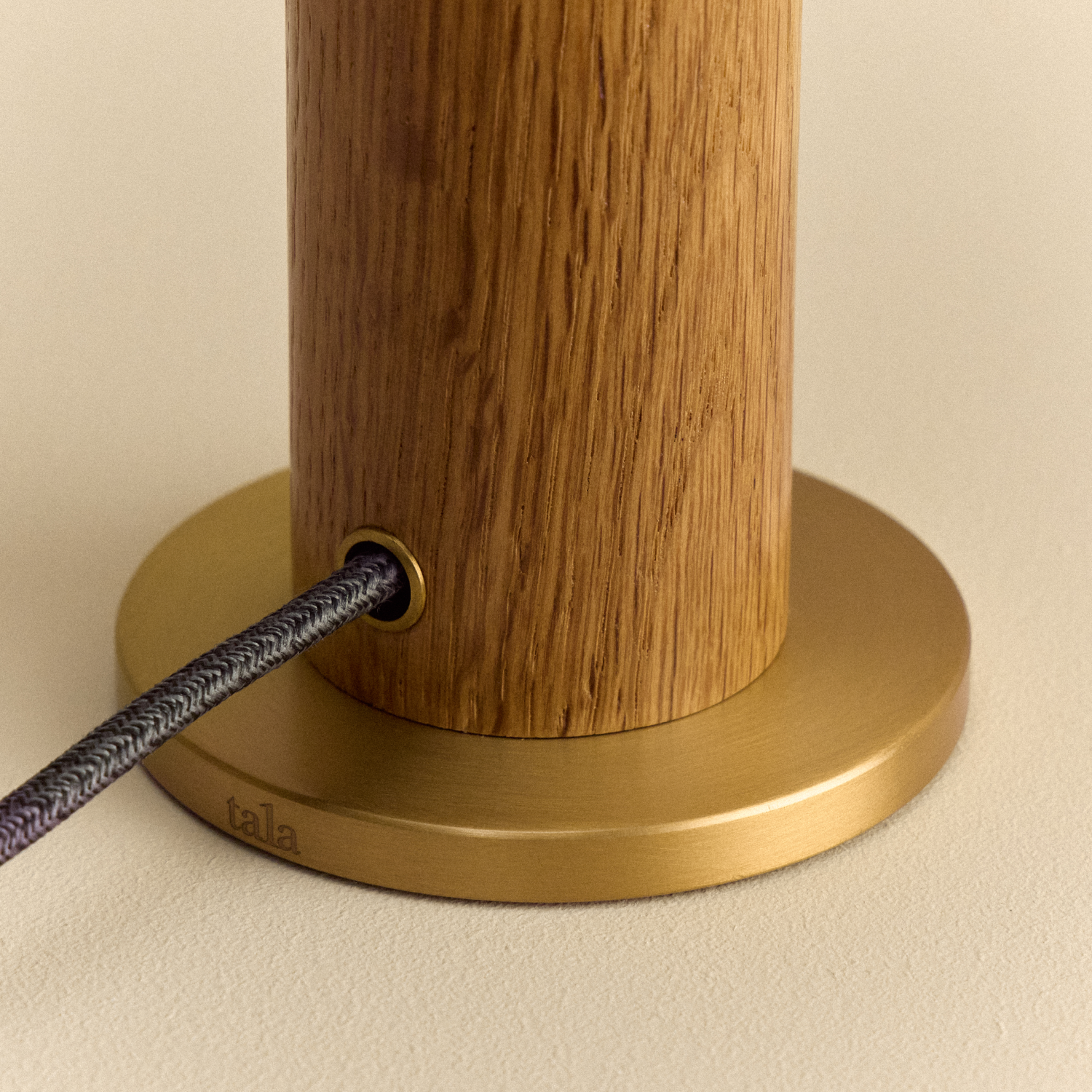 Knuckle Table Lamp in Oak