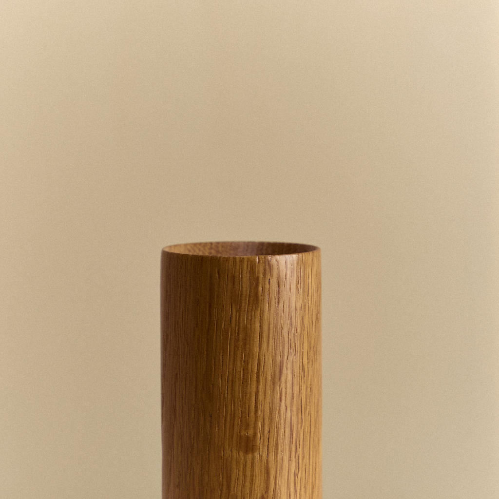 Knuckle Table Lamp in Oak + Sphere IV