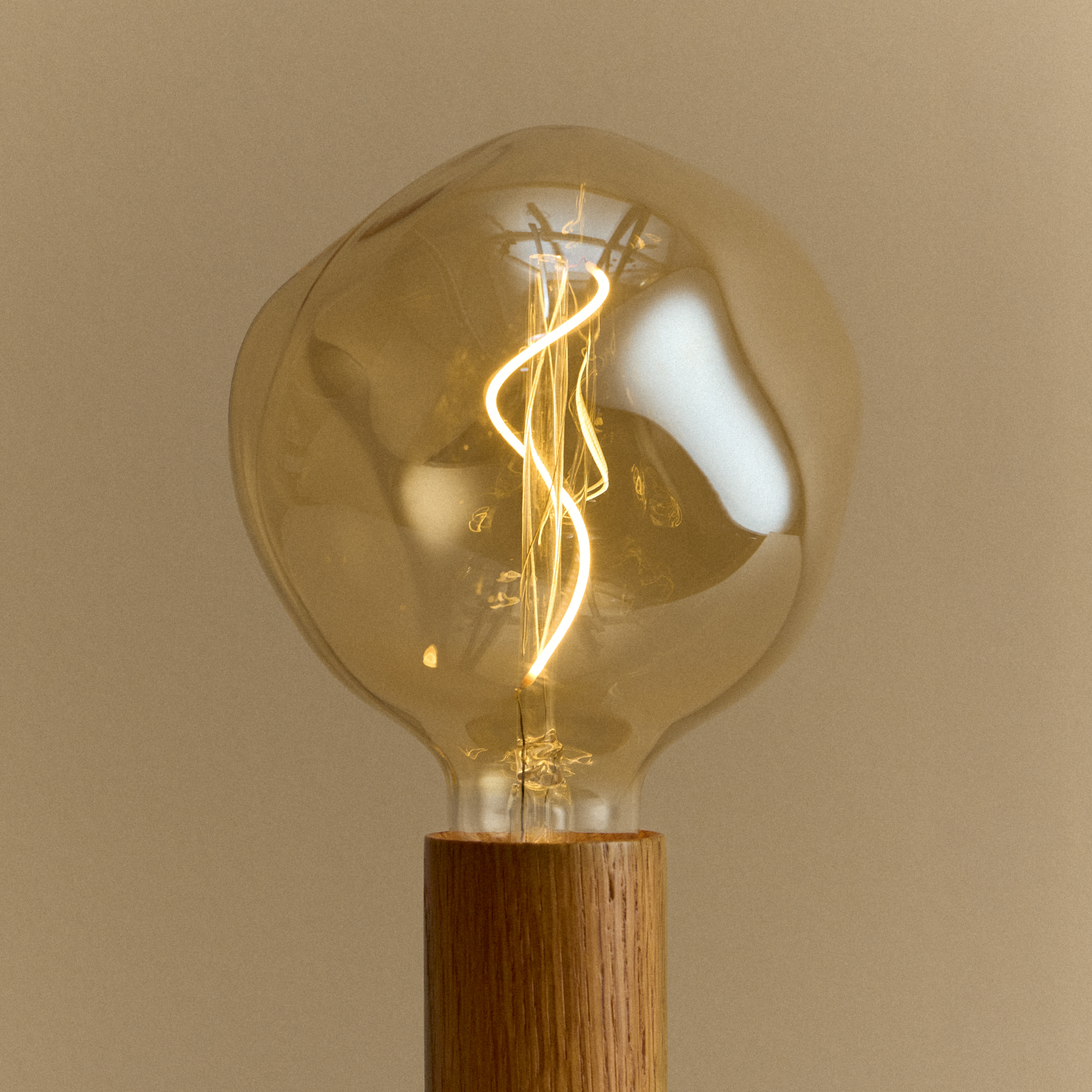Knuckle Table Lamp in Oak + Voronoi I
