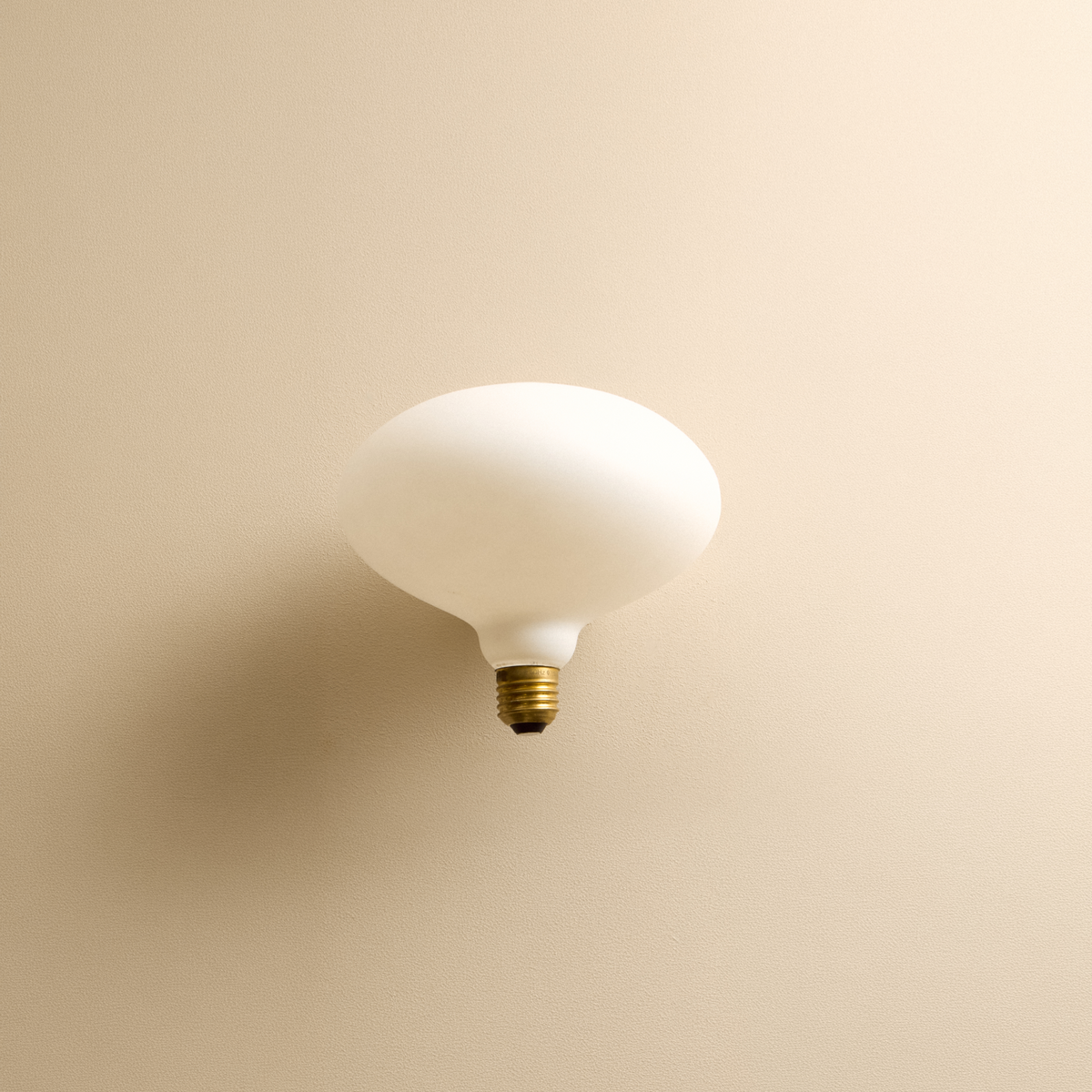 Oval E26 Dim-to-Warm LED Bulb