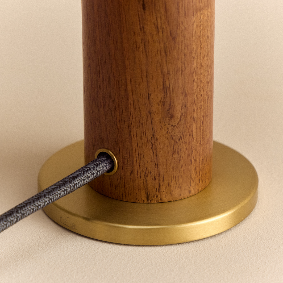 Knuckle Table Lamp in Walnut + Voronoi I