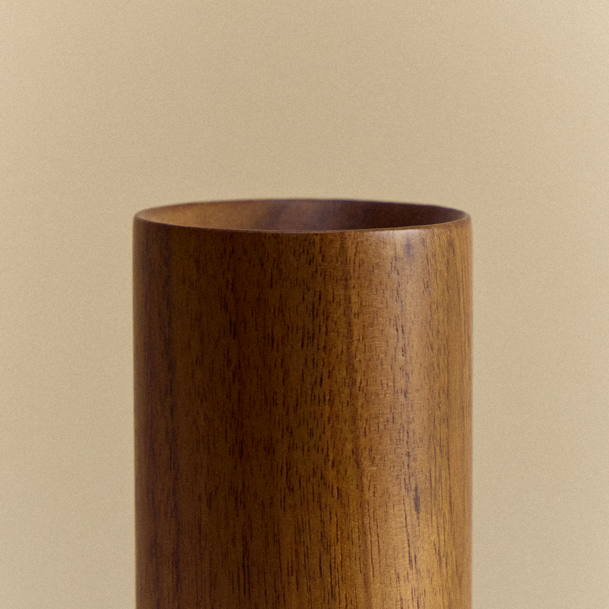 Knuckle Table Lamp in Walnut