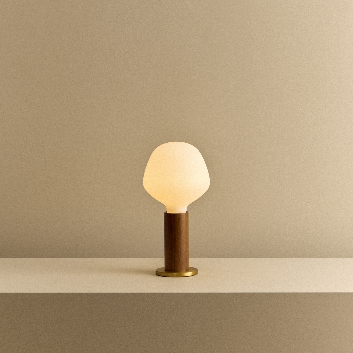 Knuckle Table Lamp in Walnut + Enno