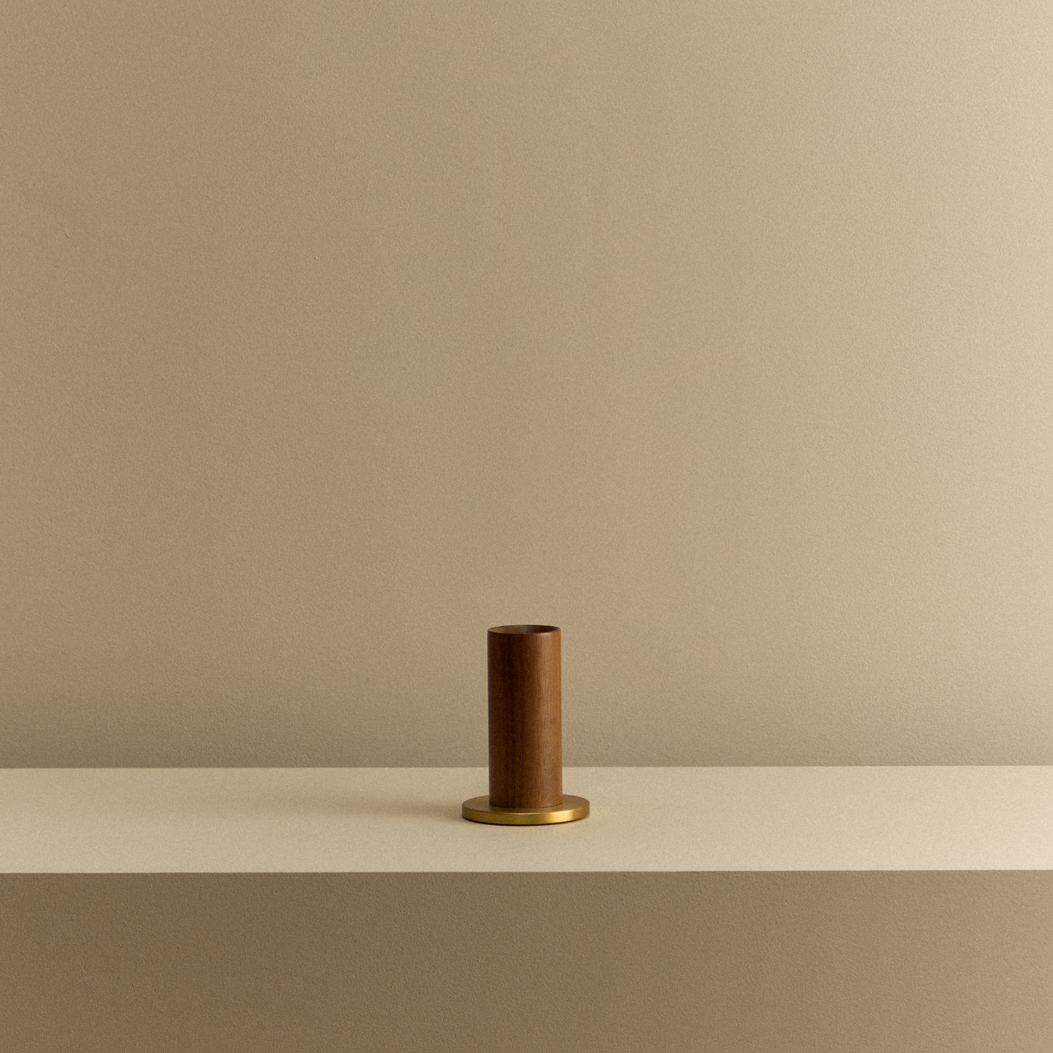 Knuckle Table Lamp in Walnut