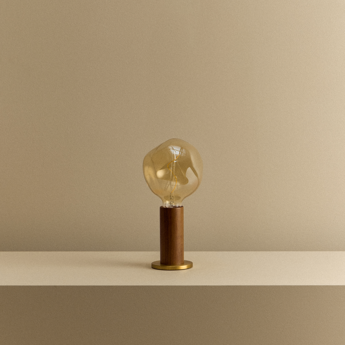 Knuckle Table Lamp in Walnut + Voronoi I