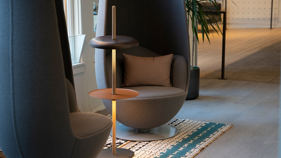 Nivél Table